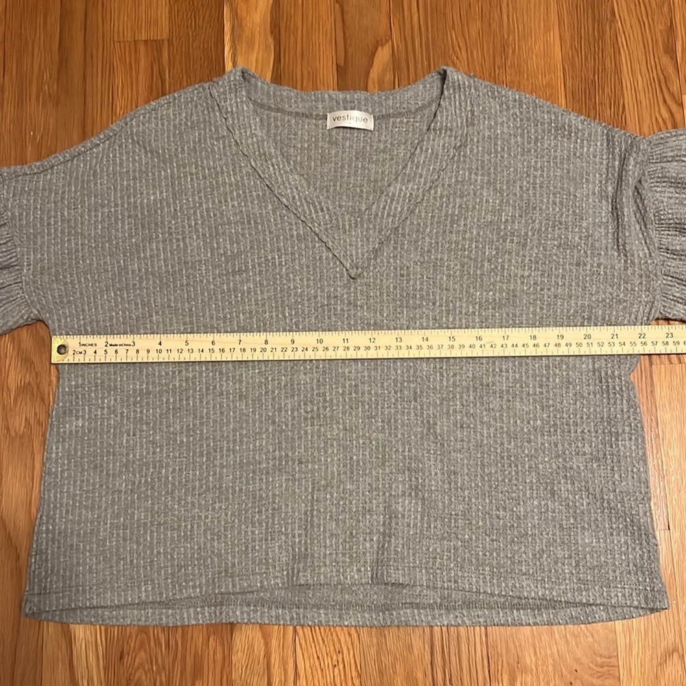 Vestique Gray waffle knit top v-neck top Size Small - Picture 7 of 12
